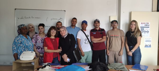 Entrega de diplomas de asistencia a las clases de español para extranjeros. Entrega de diplomas de asistencia a las clases de español para extranjeros.